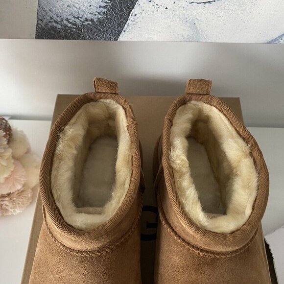 NEW IN BOX UGG classic ultra mini - Picture 6 of 6